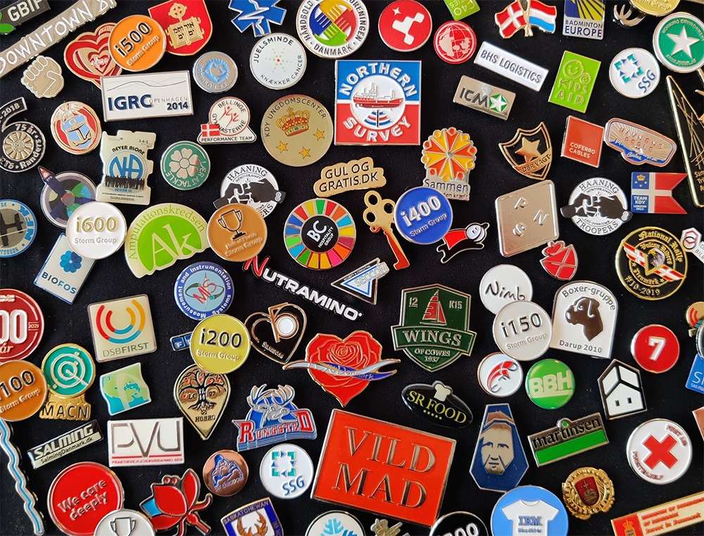 Front Page -The Yetee Shop Pins eksempler